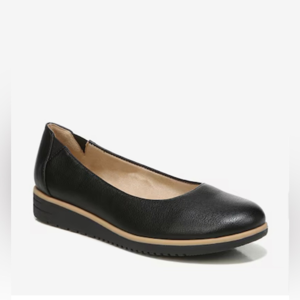 Naturalizer Black Leather Loafers - Picture 1 of 8